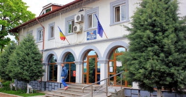 Stire din Politică-Administrație : Primăria Năvodari decontează abonamentele elevilor și studenților