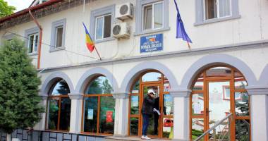 Stire din Politică-Administrație : Primăria Năvodari decontează abonamentele elevilor și studenților