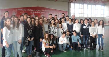 Stire din Politică-Administrație : Primaria Ovidiu a recompensat performanța elevilor din oraș