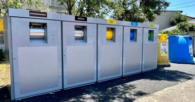 Stire din Politică-Administrație : Primăria Constanţa continuă montarea eco-insulelor pentru colectarea deşeurilor