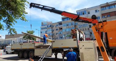 Administrația locală eliberează trotuarele de stâlpi și cabluri pe  b-dul Al. Lăpușneanu