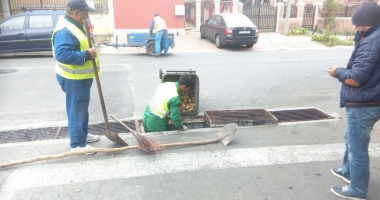Stire din Social : Vijelie la Constanța. Autoritățile atenționează că pericolul nu a trecut. Constănțenii trebuie să rămână în alertă