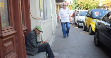 Stire din Politică-Administrație : Primăria Constanţa: "Nu mai oferiţi bani cerşetorilor!"