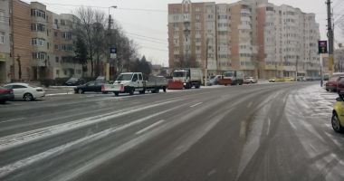 GALERIE FOTO / Primăria Constanța a scos sărărițele pe șosele - 4
