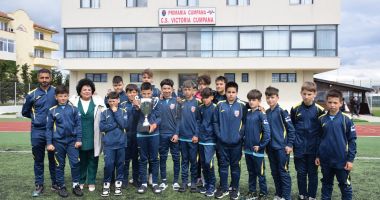 Stire din Sport : Galerie FOTO / Juniorii comunei Cumpăna și-au adjudecat trofeul „Cupa Satelor - Euroregiunea Sud-Est”, la fotbal