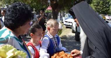 Hramul Bisericii Adormirea Maicii Domnului, sărbătorit în comuna Cumpăna. Trei copilași au fost creștinați - 3