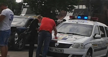 Stire din Eveniment : Primarul din Ghindărești, implicat într-un accident în zona Delfinariu