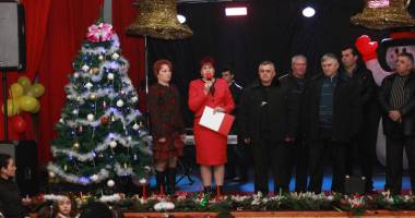 Primarul Dorinela Irimia a dat startul sărbătorilor de iarnă în familia Saraiu - 2