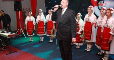 Primarul Dorinela Irimia a dat startul sărbătorilor de iarnă în familia Saraiu - 4