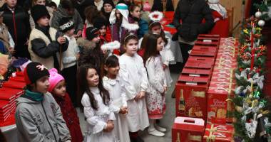 Primarul Dorinela Irimia a dat startul sărbătorilor de iarnă în familia Saraiu - 5