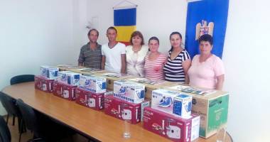 Stire din Politică-Administrație : Primarul Gabriela Iacobici, alături de cei care își întemeiază o familie în comuna Grădina