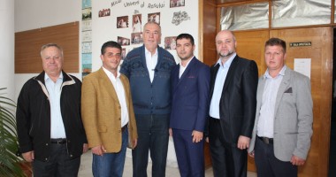 Stire din Politică-Administrație : Primarul George Scupra a premiat echipa de rugby CSO Ovidiu
