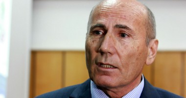 Stire din Politică-Administrație : Primarul Gheorghe Hânsă caută finanțare pentru anveloparea blocurilor din Cernavodă