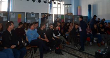 Primarul Marian Iordache le-a vorbit tinerilor din Medgidia despre democrația locală - 2
