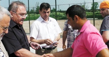 Galerie foto. Primarul Traian Cristea a înmânat cheile noilor locuințe ANL: "Vom mai face două blocuri" - 6