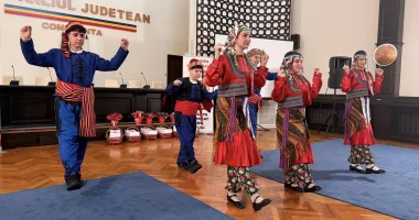 Stire din Cultură-Educație : UDTR a marcat Nevruzul prin cea de-a XXIV-a ediție a Festivalului „Primăvara Comunitară”