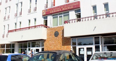 Stire din Cultură-Educație : "Primăvara și Iubirea" sărbătorite la Colegiul de Arte