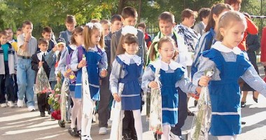 Anul școlar începe  cu trei zile mai devreme