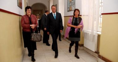 Iohannis, prezent în prima zi de școală, la ceremonia de deschidere a anului școlar, la Alba Iulia