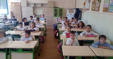 Stire din Cultură-Educație : Elevii de clasa a II-a au trecut hopul primului examen. Ce subiecte au avut de rezolvat