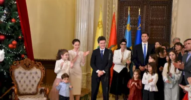 Stire din Actualitate : Preşedintele Nicuşor Dan, mesaj de Crăciun: Să ne regăsim liniştea sufletească, puterea de a fi mai buni