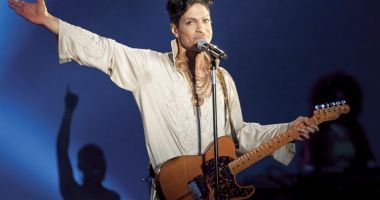 Stire din Actualitate : Averea cântărețului Prince, evaluată la 156,4 milioane de dolari