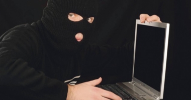 Stire din Eveniment : Prins după ce a furat un laptop dintr-un cabinet medical din Mereni