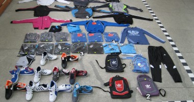 Stire din Eveniment : Prinsă în timp ce vindea îmbrăcăminte contrafăcută