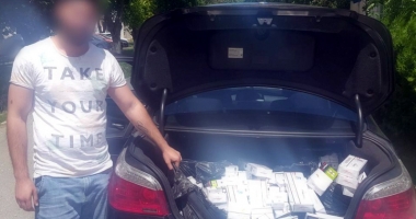 Stire din Eveniment : Prinși în flagrant în timp ce comercializau țigări de contrabandă