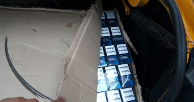Prinși în flagrant cu un portbagaj plin cu țigări de contrabandă - 2