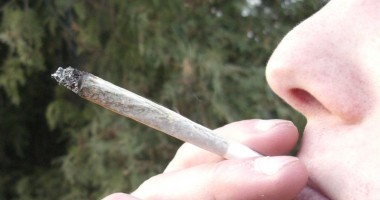 Stire din Eveniment : Prinși în timp ce fumau jointuri, în zona CET