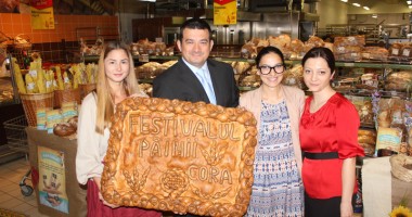 Stire din Social : Festivalul Pâinii la Cora