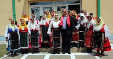 Stire din Politică-Administrație : Dublă sărbătoare pentru localnicii satului Lazu