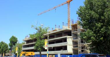 Stire din Constanța focus : De ce au decis autoritățile suspendarea lucrărilor la parcarea supraetajată  din Mamaia