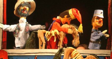 Stire din Cultură-Educație : "Prinț și cerșetor", varianta online, pentru publicul constănțean