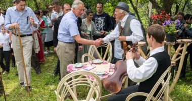 Stire din Actualitate : Pensiunile din Viscri, rezervate 100% cât va fi regele britanic în țară. Ce preferă să mănânce Charles