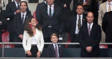 Stire din Actualitate : Prinţul George a urmărit finala Euro 2020 din tribune, alături de părinţii săi