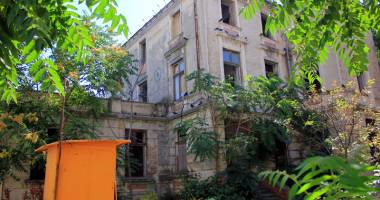 Stire din Constanța focus : Povestea hotelului de elită  din peninsulă, vizitat de familia regală