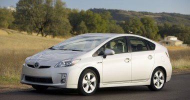 Stire din Actualitate : Toyota recheamă în service 242.000 de modele Prius pentru o posibilă defecțiune la frâne