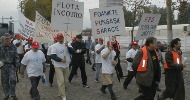 Stire din Economie : Privatizări cu frâna trasă
