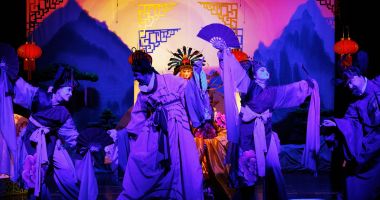 Stire din Cultură-Educație : ”Privighetoarea” – o lecție despre prietenia adevărată, pe scena Teatrului ”Căluțul de Mare”