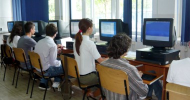 Stire din Cultură-Educație : Bacalaureatul 2014 continuă  cu proba competențelor digitale
