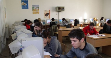 Stire din Cultură-Educație : "Bruiaje"  la examenul de bacalaureat 2012