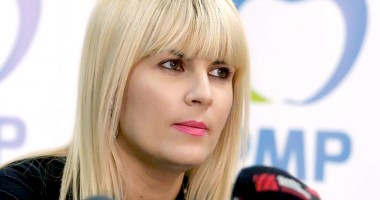 Stire din Politică-Administrație : Probleme în PMP? Elena Băsescu, acuzații la adresa Elenei Udrea