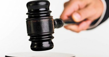 Stire din Eveniment : O bătrână de 78 de ani, judecată pentru o crimă comisă în urmă cu 15 ani, a fost achitată