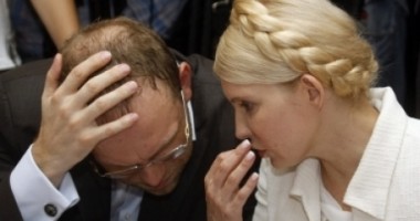Stire din Actualitate : Instanța din Kiev nu îi permite lui Timoșenko să primească vizitele unui preot