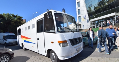 Copiii citați cu mandat de aducere la Judecătoria Constanța nu s-au prezentat. Părinții, amendați - 2