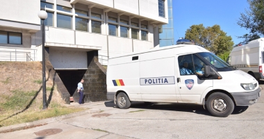 Stire din Eveniment : Copiii citați cu mandat de aducere la Judecătoria Constanța nu s-au prezentat. Părinții, amendați