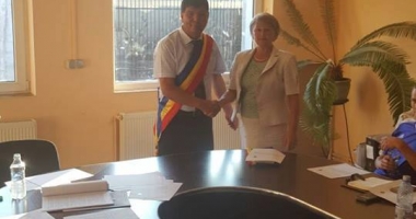Stire din Politică-Administrație : S-au încheiat disputele politice la Castelu. Cine conduce localitatea