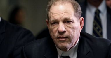 Stire din Actualitate : Harvey Weinstein, găsit vinovat de viol şi agresiuni sexuale de un tribunal din Los Angeles